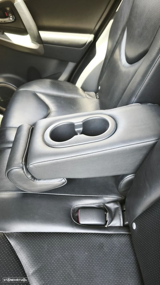 Toyota RAV4 2.2 D-4D X NAVI - 16