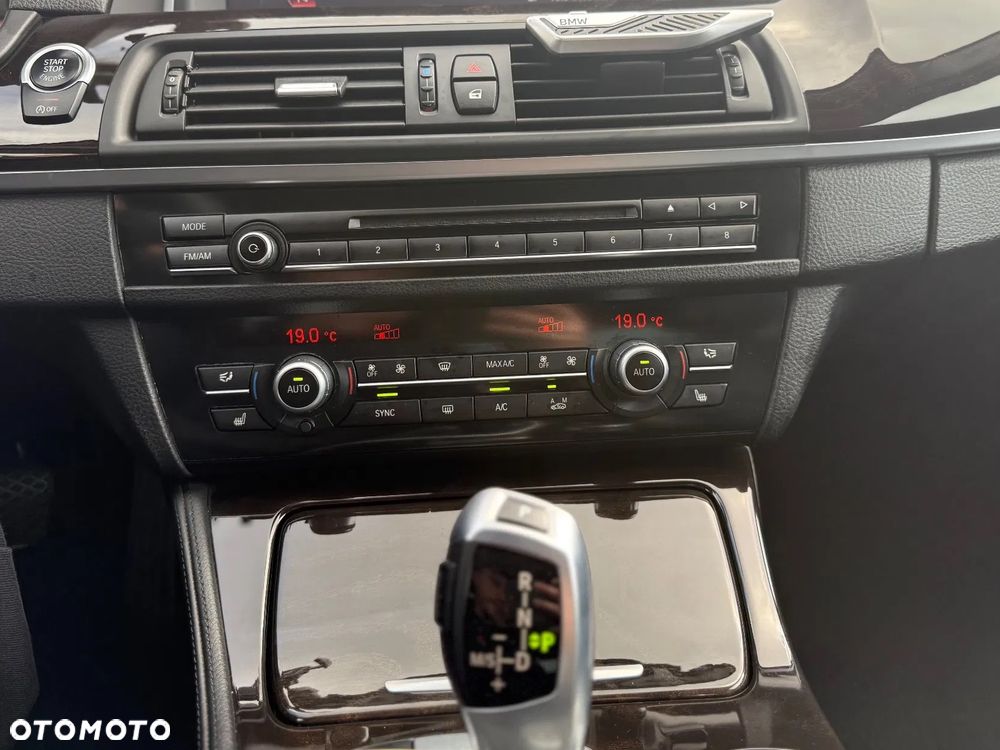 BMW Seria 5 528i xDrive - 12