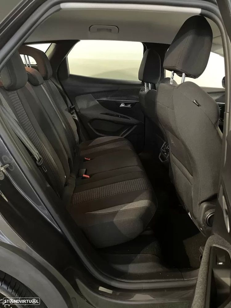 Peugeot 3008 1.5 BlueHDi Active Pack — fotografia 17