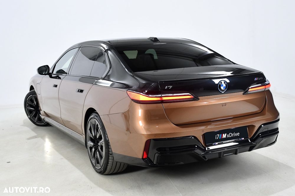 BMW i7 - 6