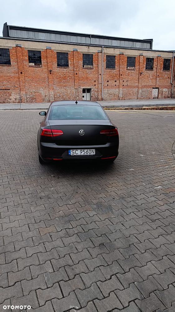 Volkswagen Passat - 13