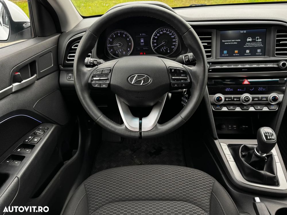 Hyundai Elantra - 11