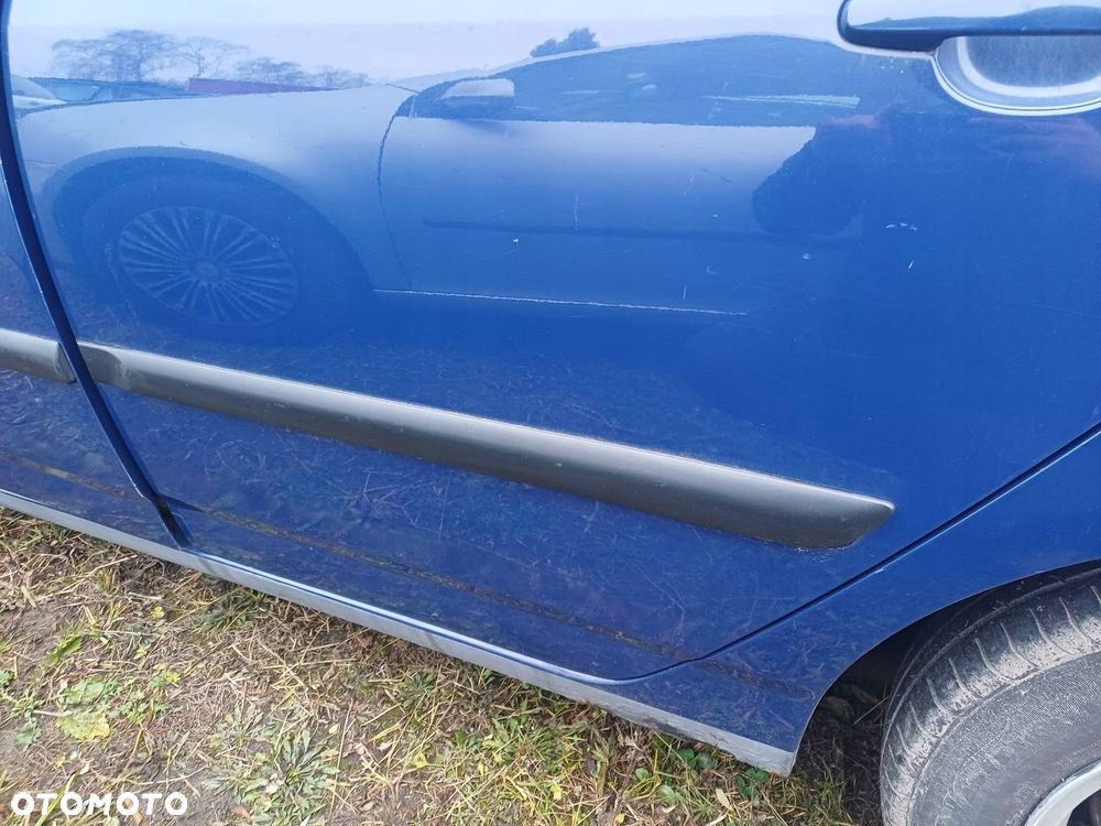 DRZWI KOMPLETNE LEWY TYŁ TOYOTA COROLLA E12 8Q4 - 4