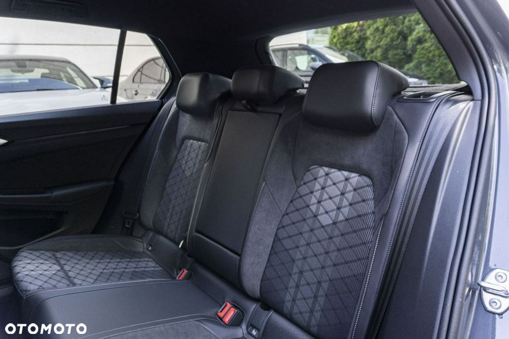 Volkswagen Golf - 25