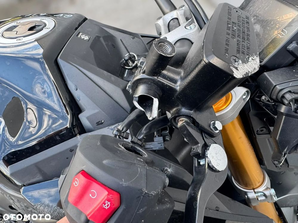 Suzuki GSX - 13