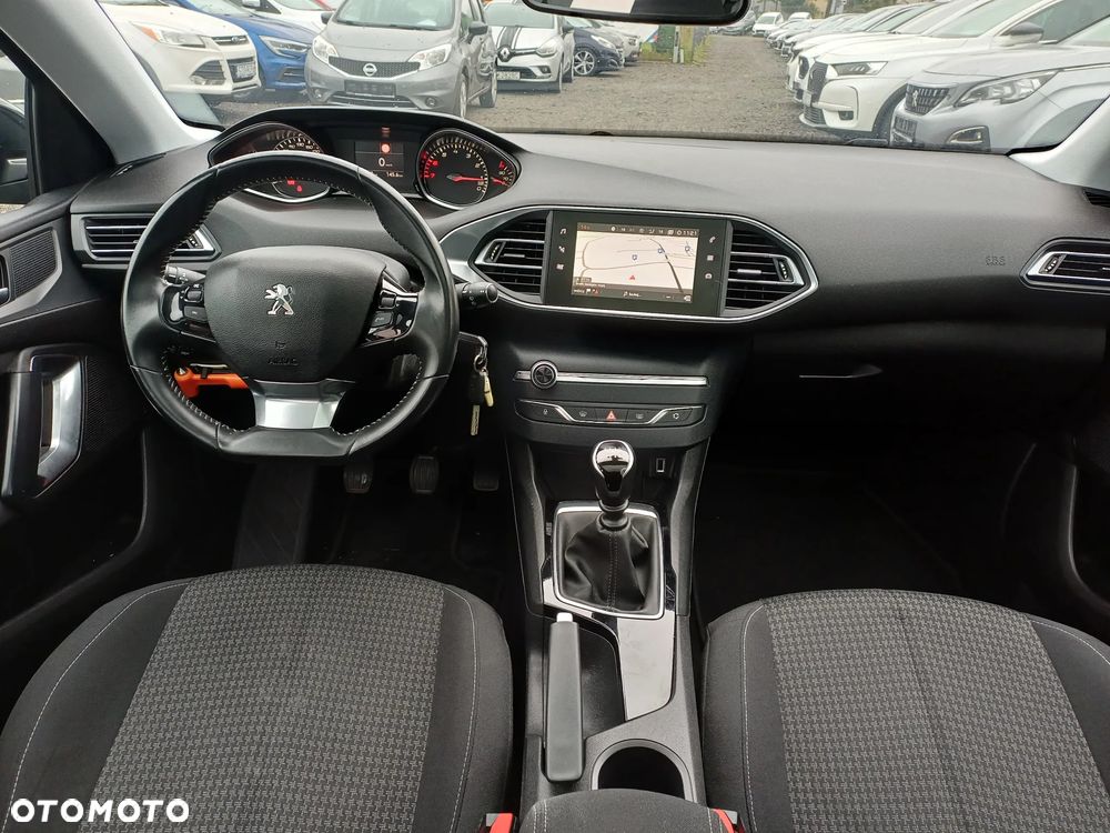 Peugeot 308 SW PureTech 110 Stop & Start Allure - 23