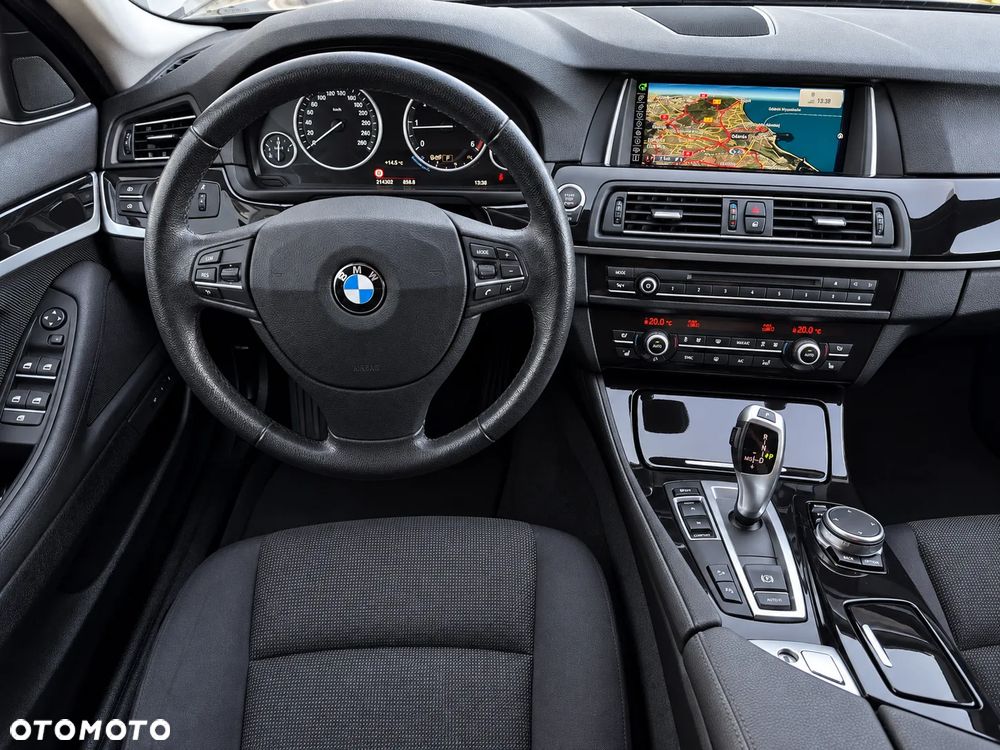 BMW Seria 5 525d xDrive - 14