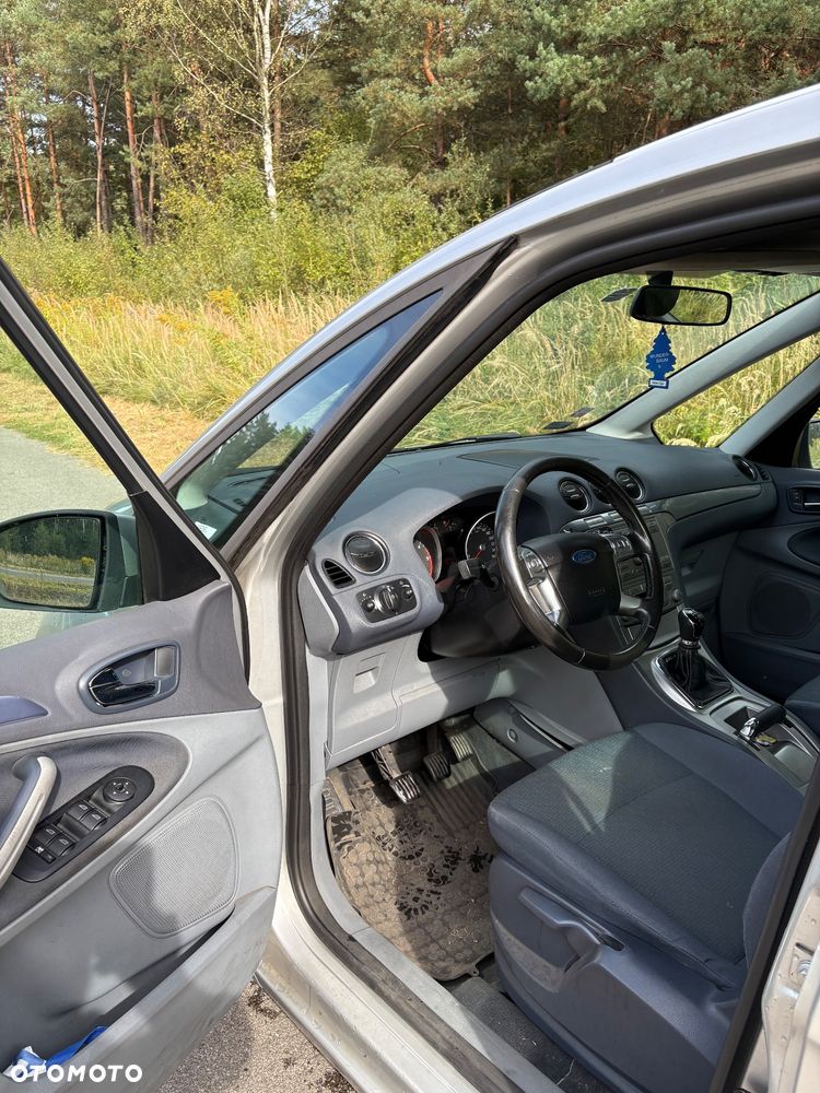 Ford Galaxy - 10