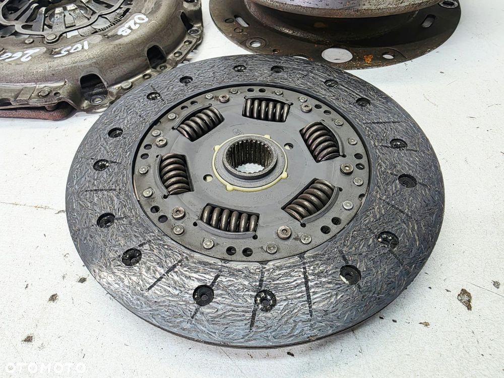 KOŁO DWUMASOWE SPRZĘGŁO AUDI A4 B8 A5 2.0 TDI 2.0 TFSI 0B2105266S 15/26 - 10