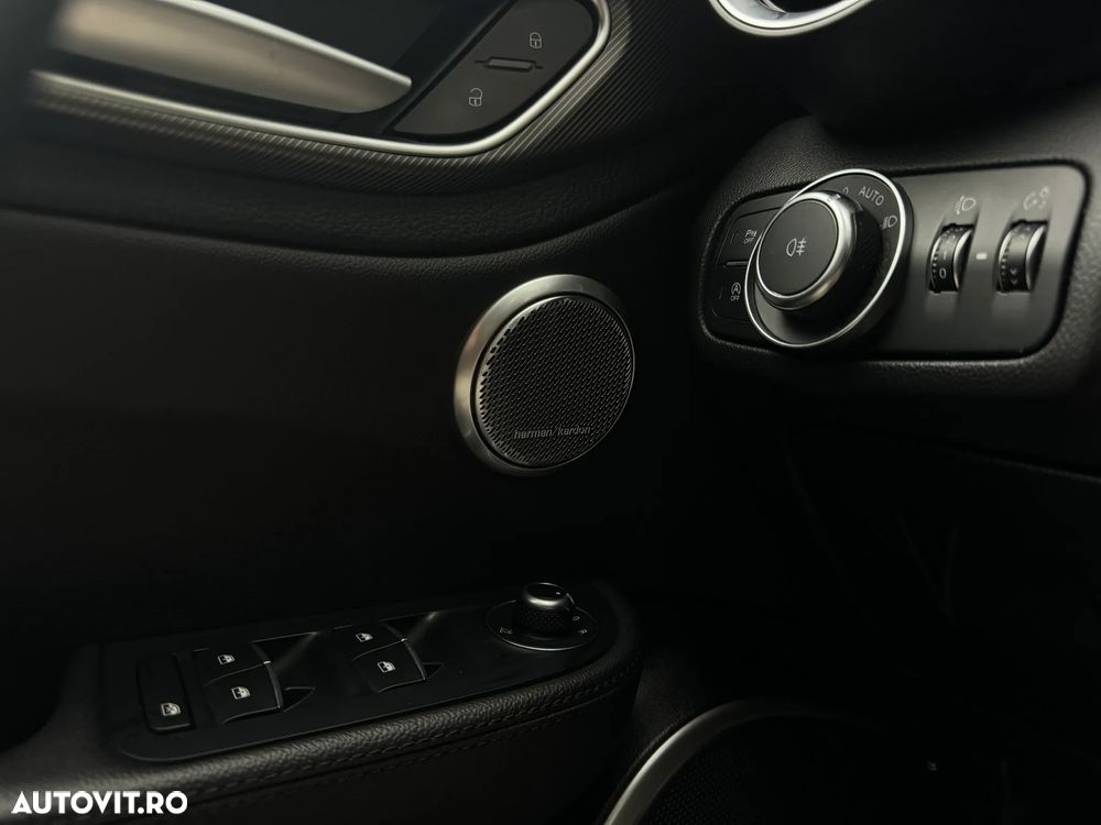 Alfa Romeo Giulia 2.0 Turbo AWD AT8 Veloce - 20