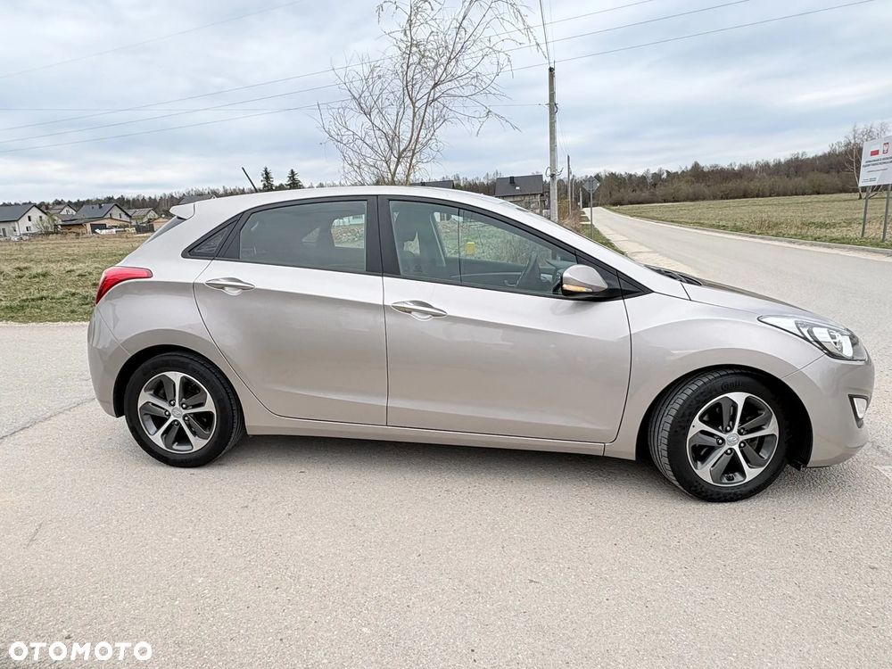 Hyundai i30 blue 1.6 CRDi Classic Navigation - 11