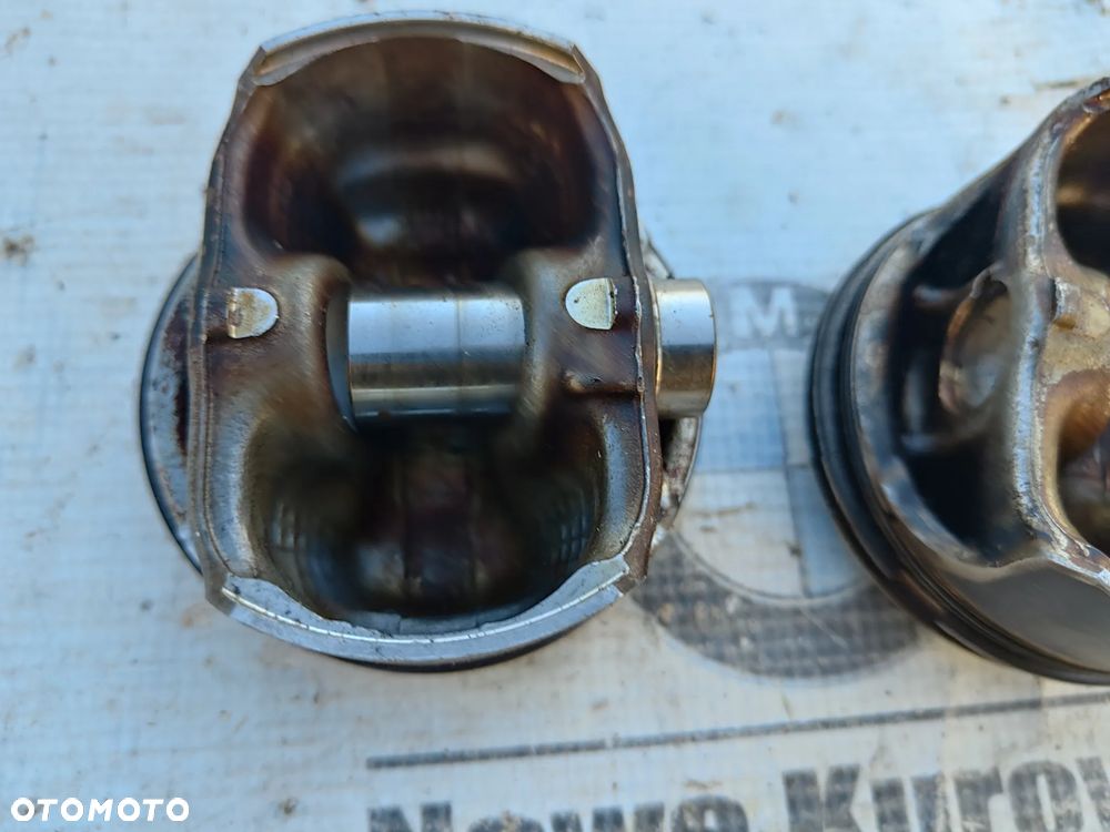 BMW E87 E90 E60 2.0i N43 Tłok 83,996 - 10