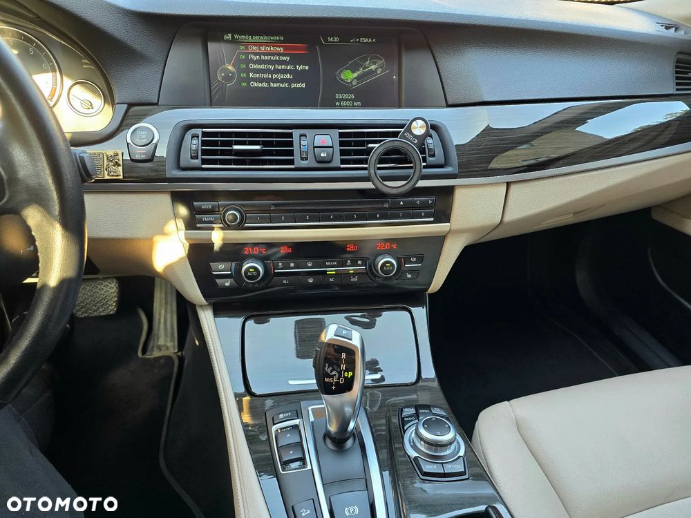 BMW Seria 5 528i Luxury Line - 9