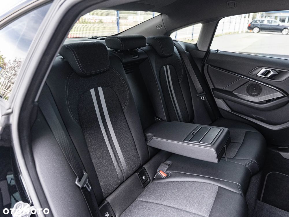 BMW Seria 2 218d Sport Line - 24