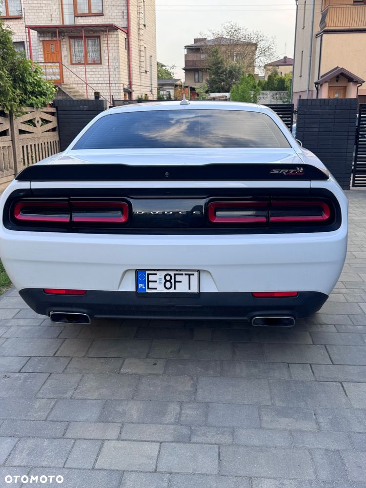 Dodge Challenger - 12