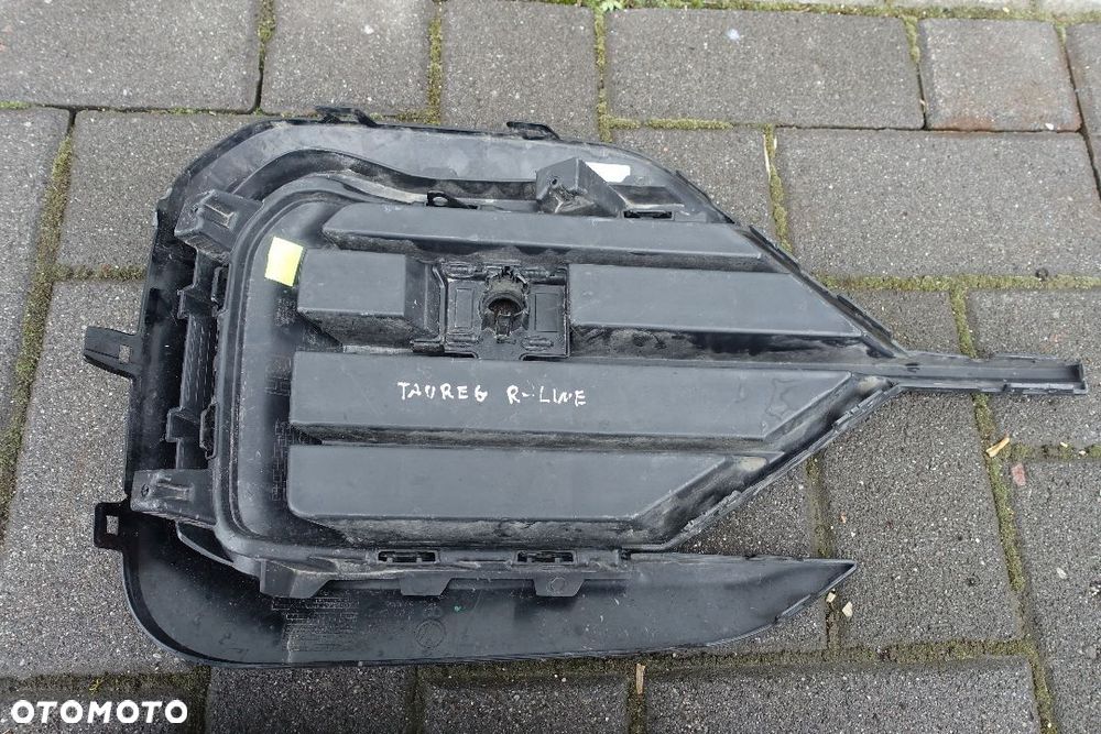 VW TOUAREG III 18r.- R-LINE KRATKA ZDERZAKA PRAWA - 3