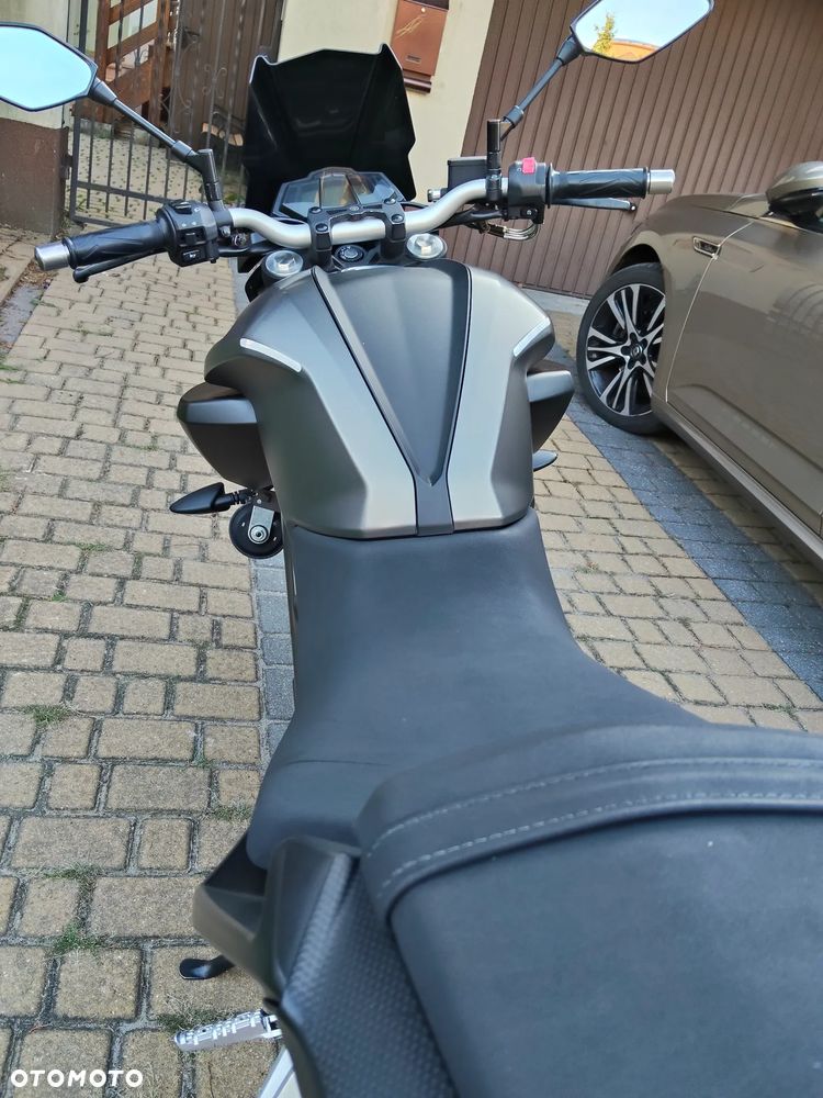 Yamaha MT - 8