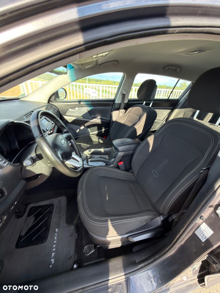 Kia Sportage 2.0 L 2WD - 11