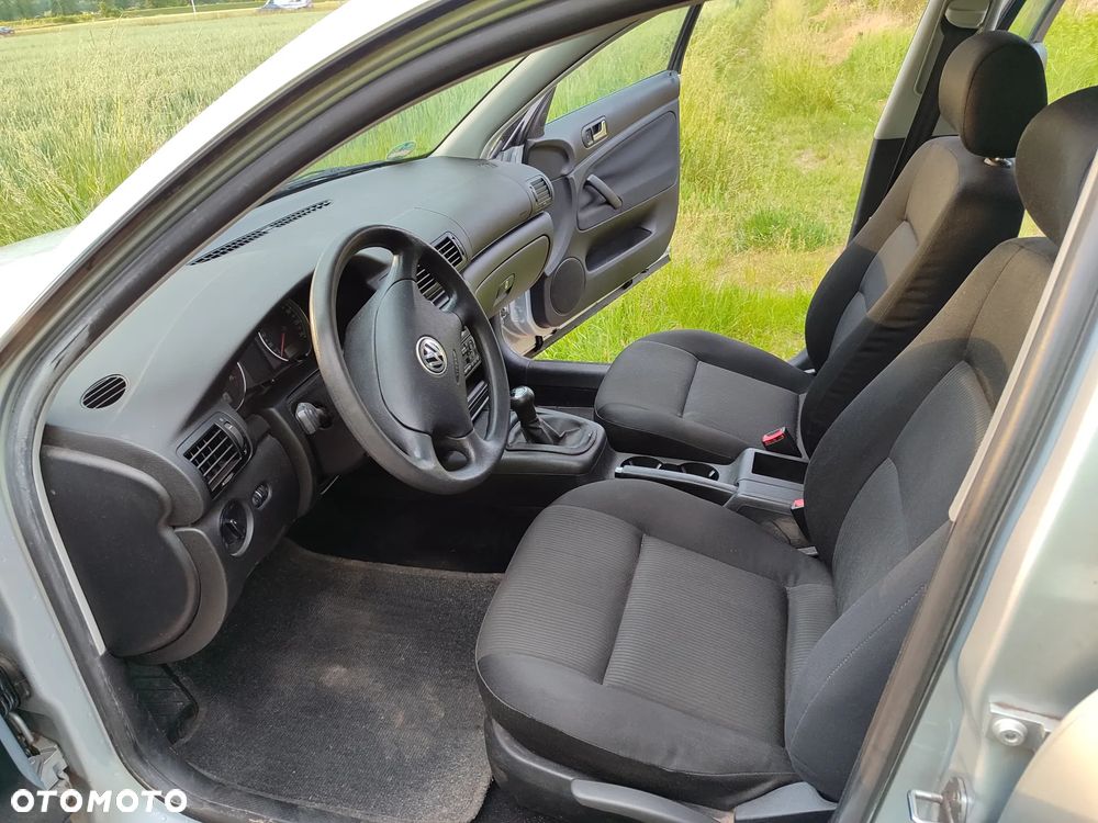 Volkswagen Passat 1.6 - 19