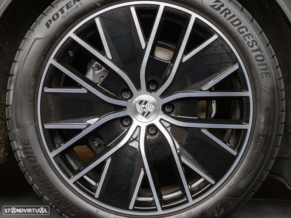 Porsche Macan Electric 4 - 16