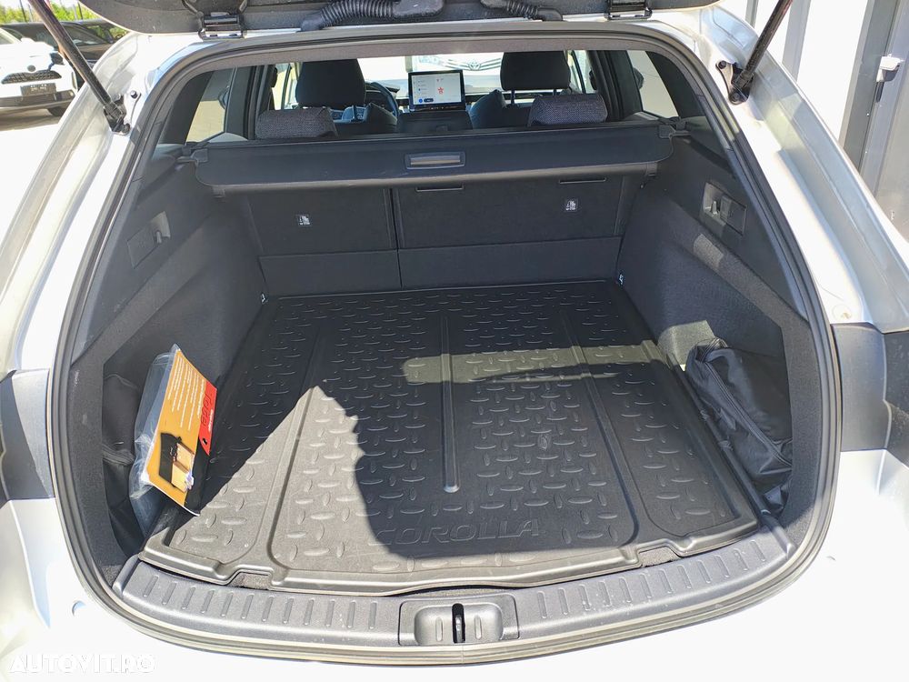 Toyota Corolla 1.8 HSD TS Dynamic - 12