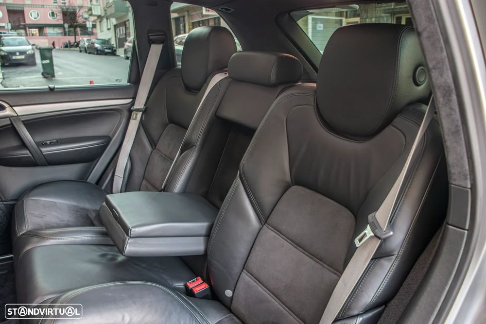 Porsche Cayenne Turbo S - 46