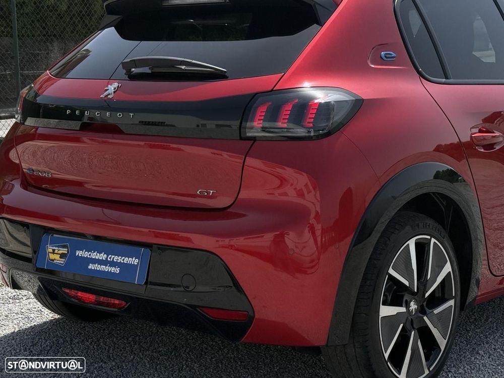 Peugeot e-208 GT - 12