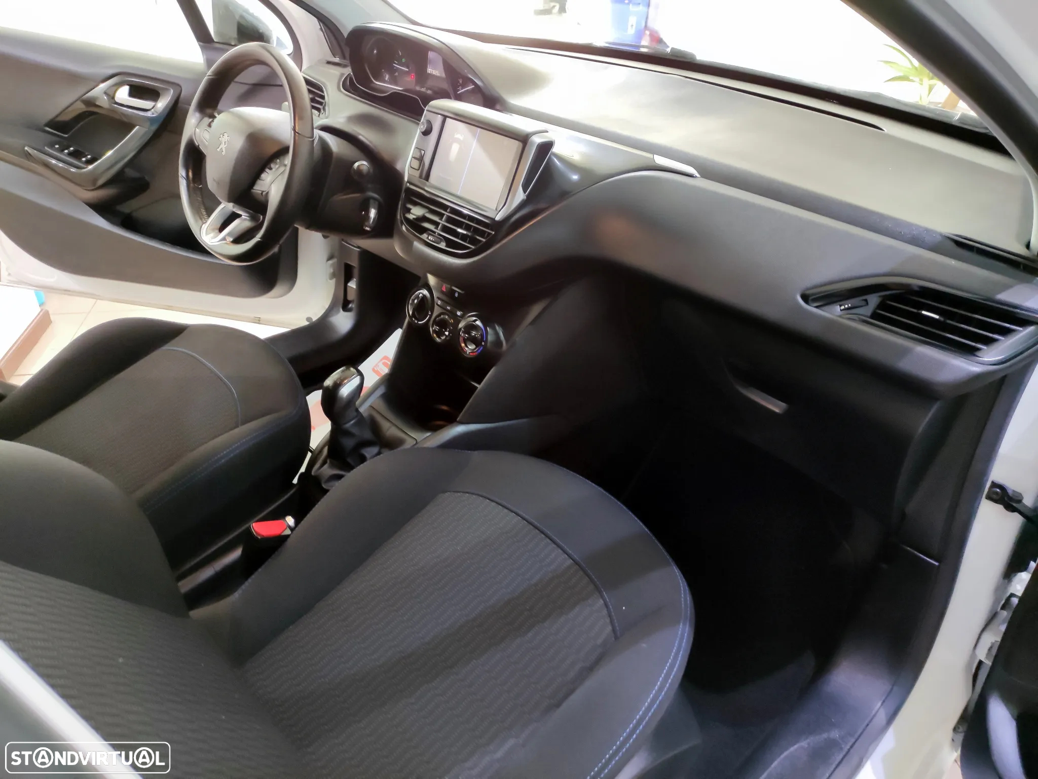 Peugeot 208 PureTech 82 Stop & Start Signature - 24