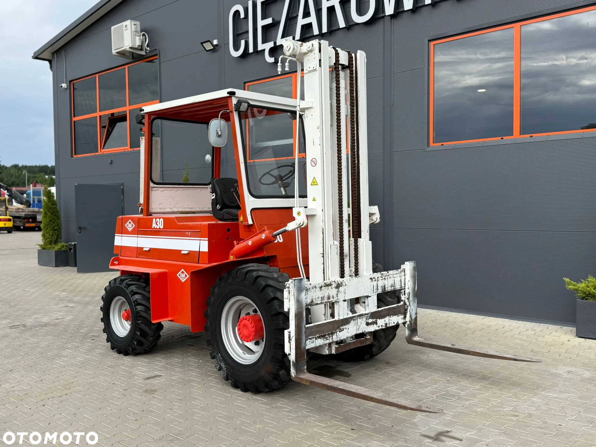 O&K Wózek widłowy terenowy O&K A30 // ładowność 3 T // silnik FORD - 10