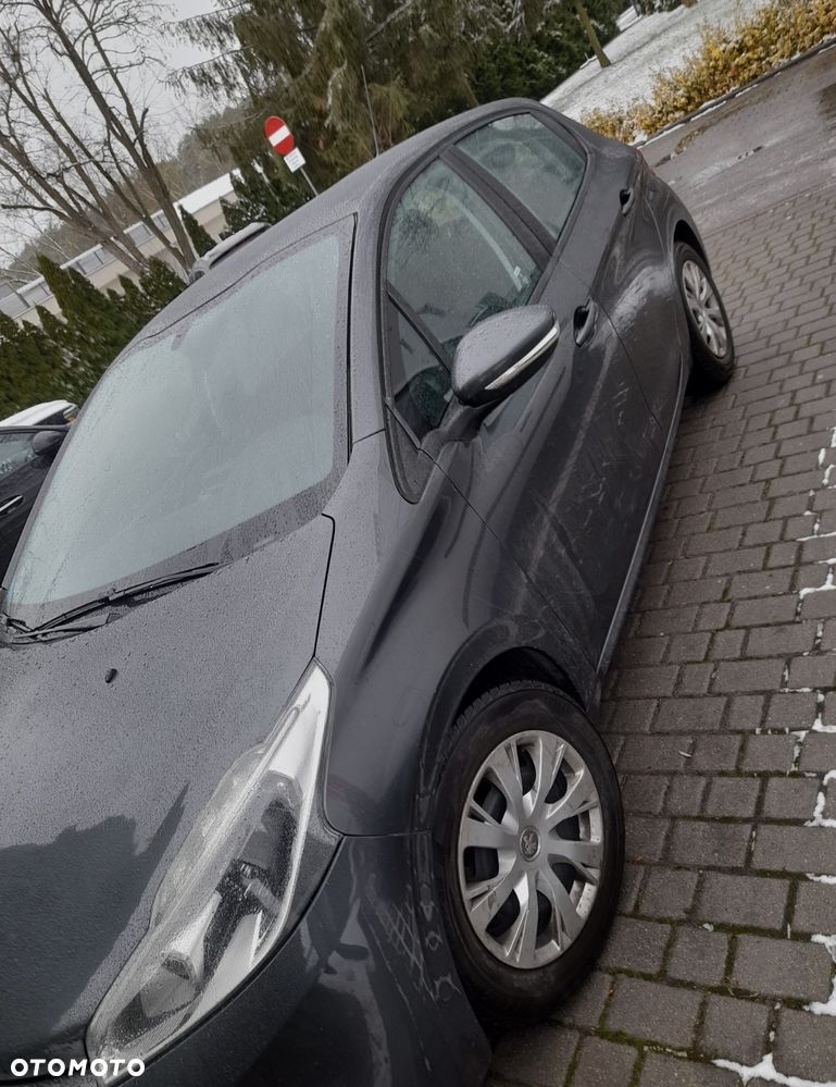 Peugeot 208 - 4