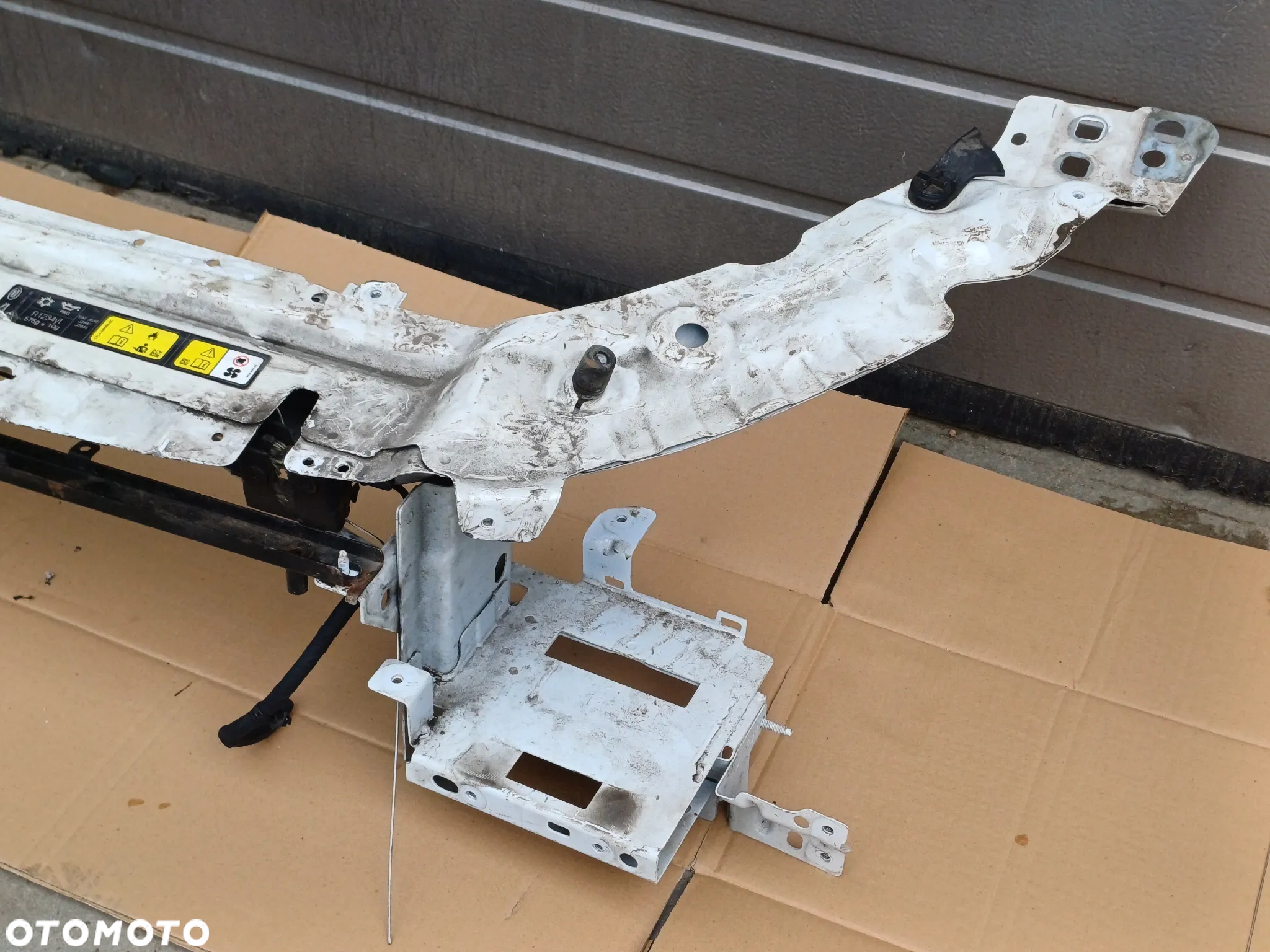 LAND ROVER DISCOVERY SPORT L550 Pas przedni górna część GJ32-19B671-BD - 2