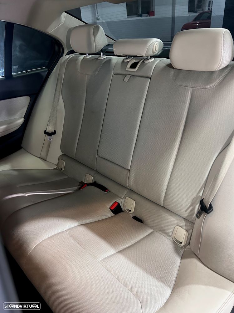 BMW 330 e iPerformance Line Luxury - 28