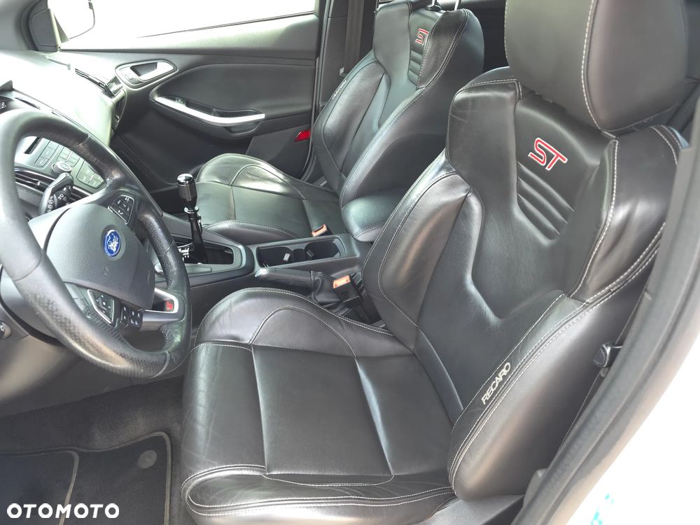 Ford Focus - 28