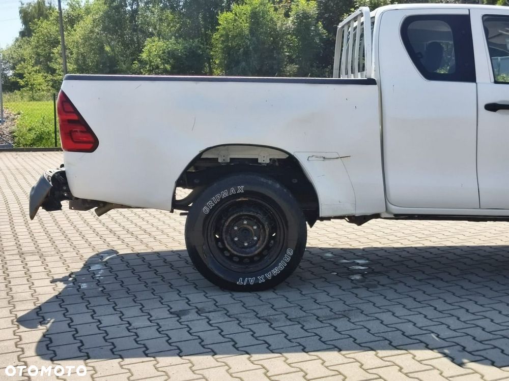 Toyota Hilux - 22