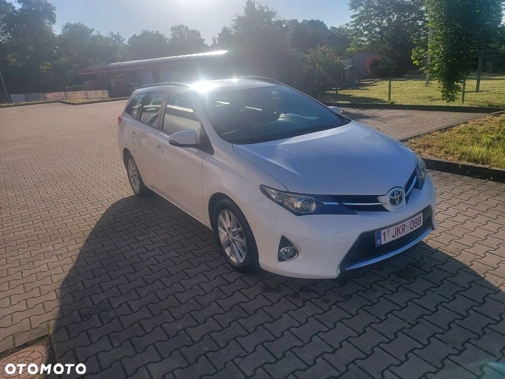 Toyota Auris 1.4 D-4D Design Edition - 17