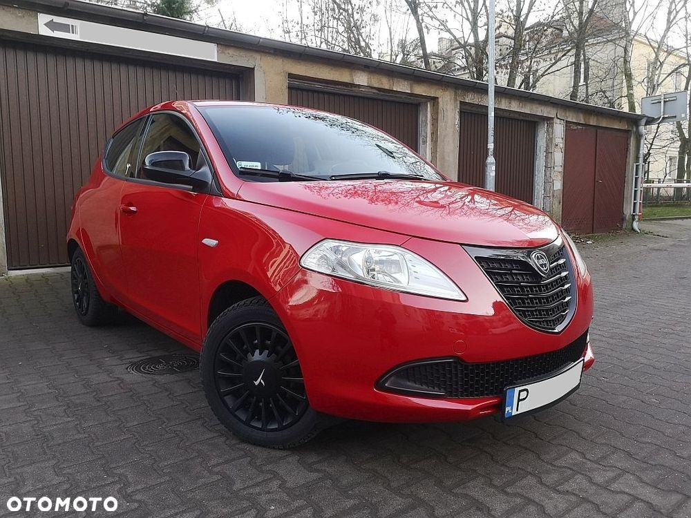 Lancia Ypsilon 1.2 8V Black&Red S&S - 10