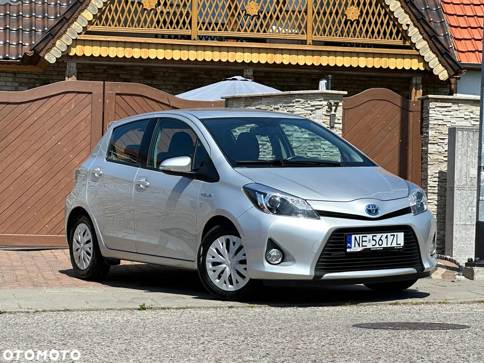 Toyota Yaris Hybrid 100 Business Edition - 23