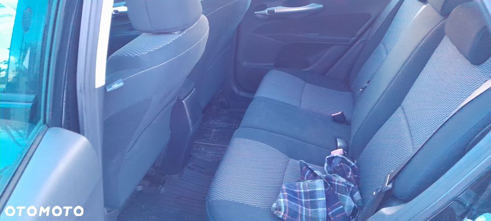 Toyota Auris 1.33 VVT-i - 13