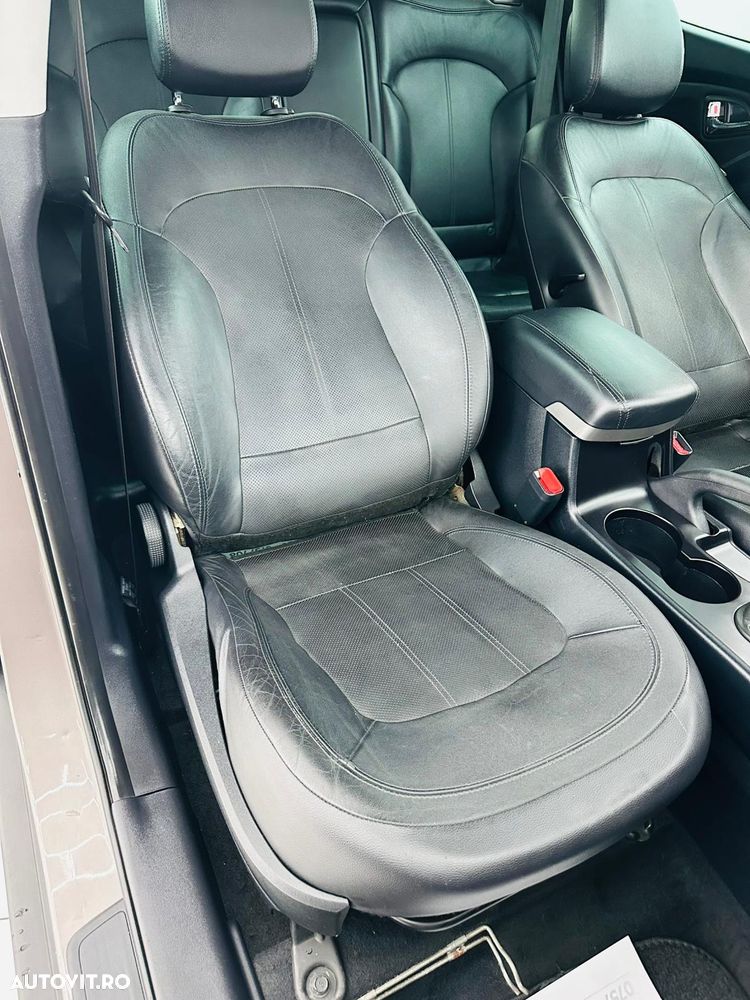 Hyundai ix35 1.7 CRDI 2WD blue Finale Gold - 23