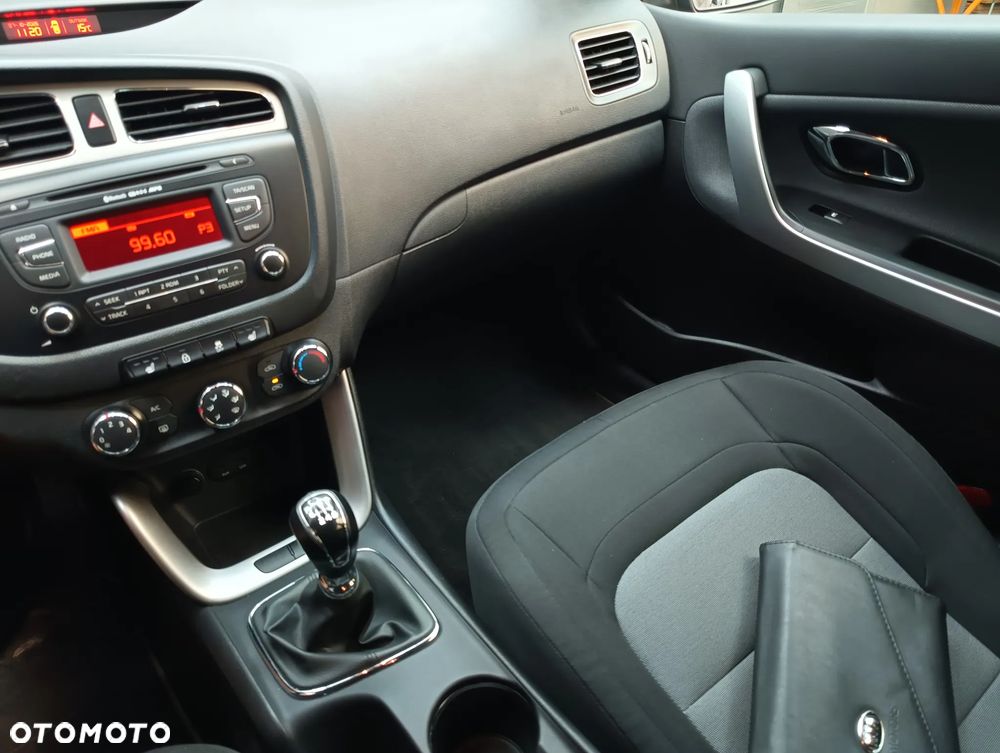 Kia Ceed 1.6 CRDi 128 Fifa World Cup Edition - 23