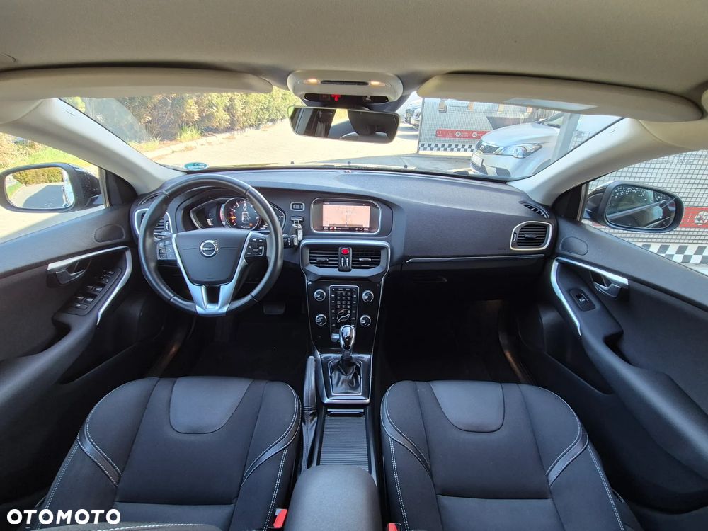 Volvo V40 T3 Geartronic Momentum - 29