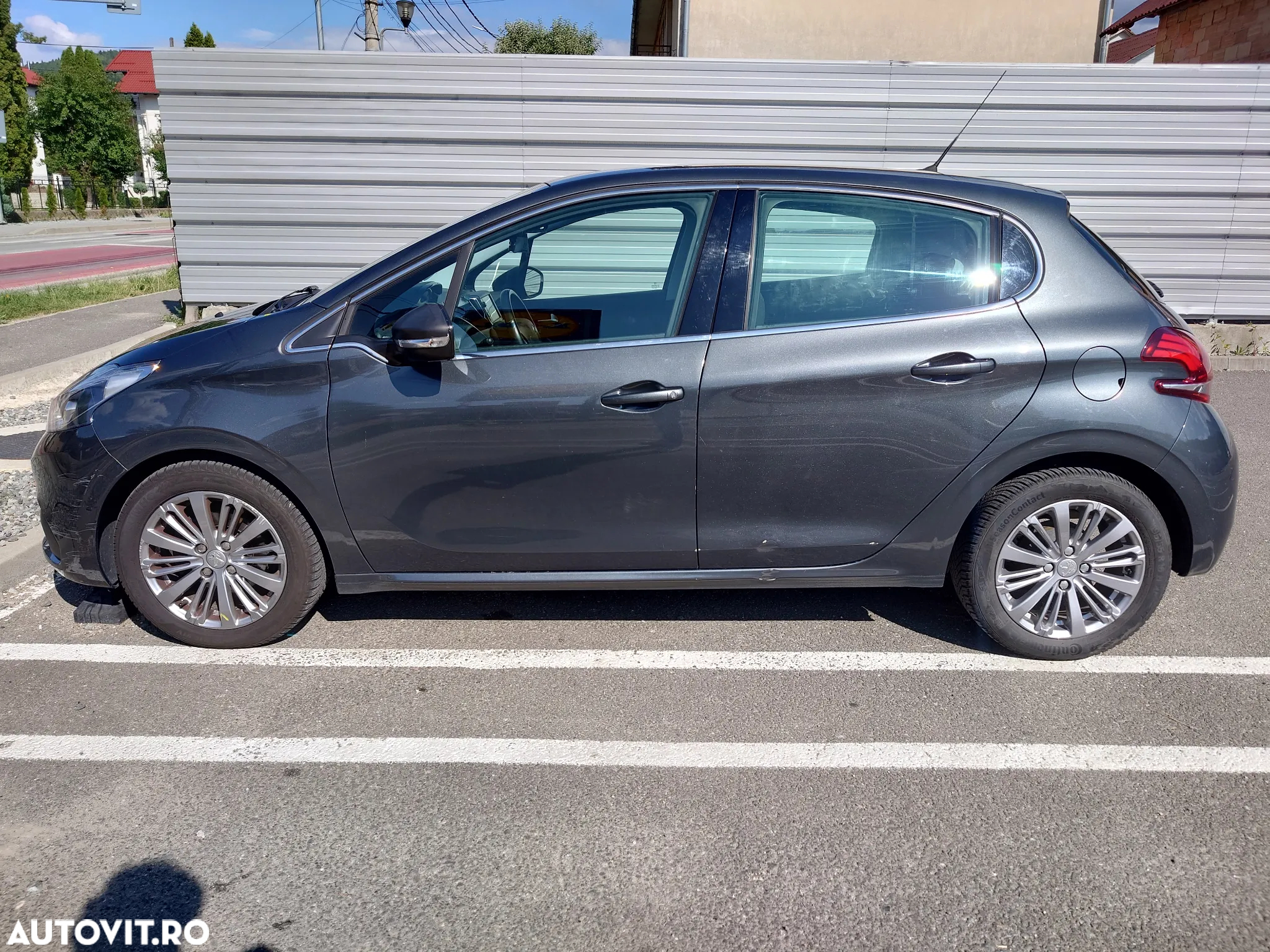 Peugeot 208 1.2 L PureTech Allure - 5