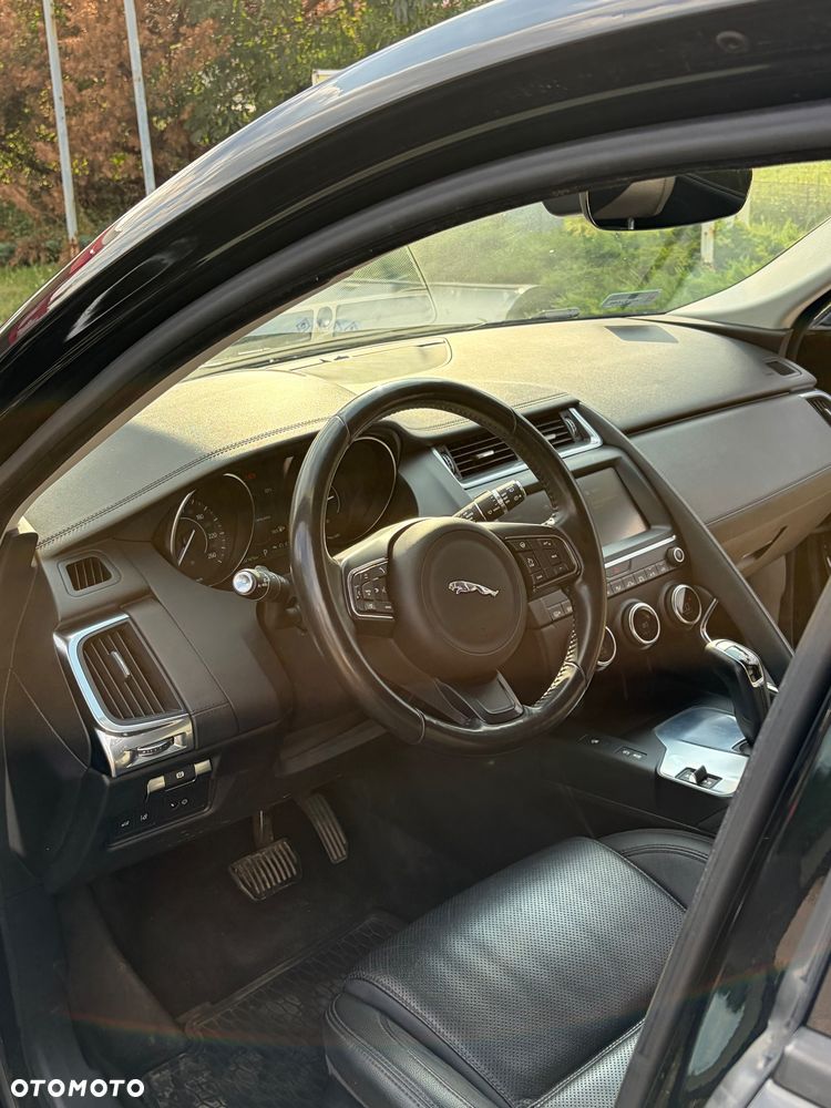 Jaguar E-Pace - 11