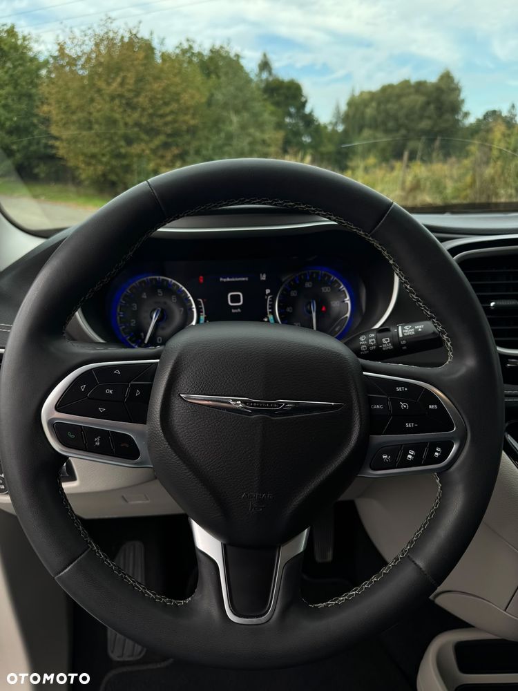 Chrysler Pacifica - 21