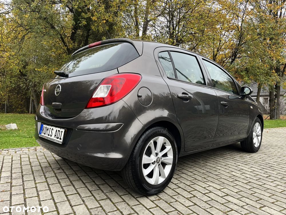 Opel Corsa 1.2 16V Cosmo - 8