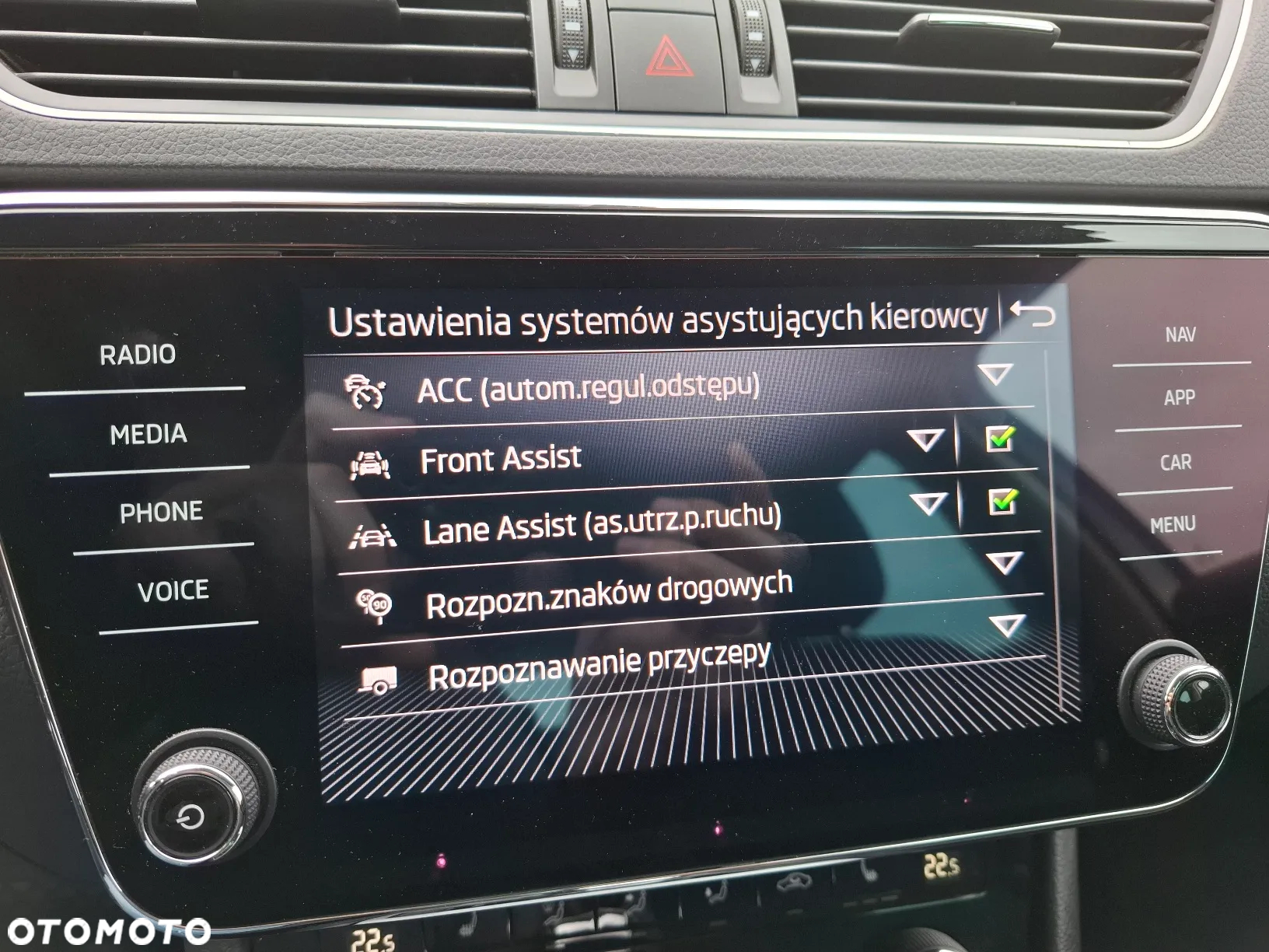 Skoda Superb Combi 2.0 TDI DSG Ambition - 28
