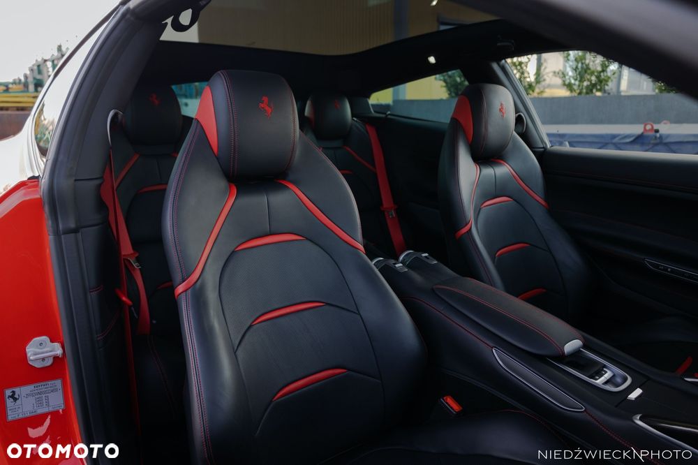 Ferrari GTC4Lusso - 10