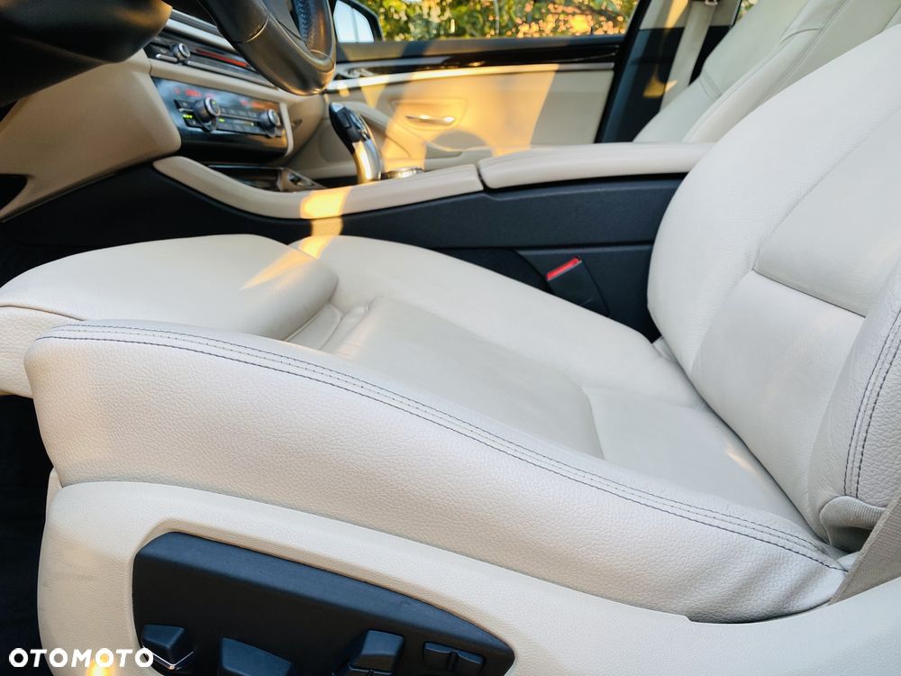 BMW Seria 5 525d xDrive Luxury Line - 10