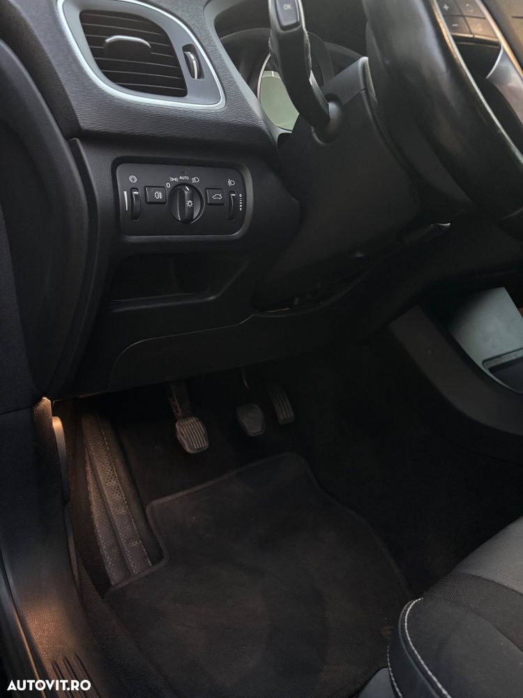 Volvo V40 D4 Momentum - 23