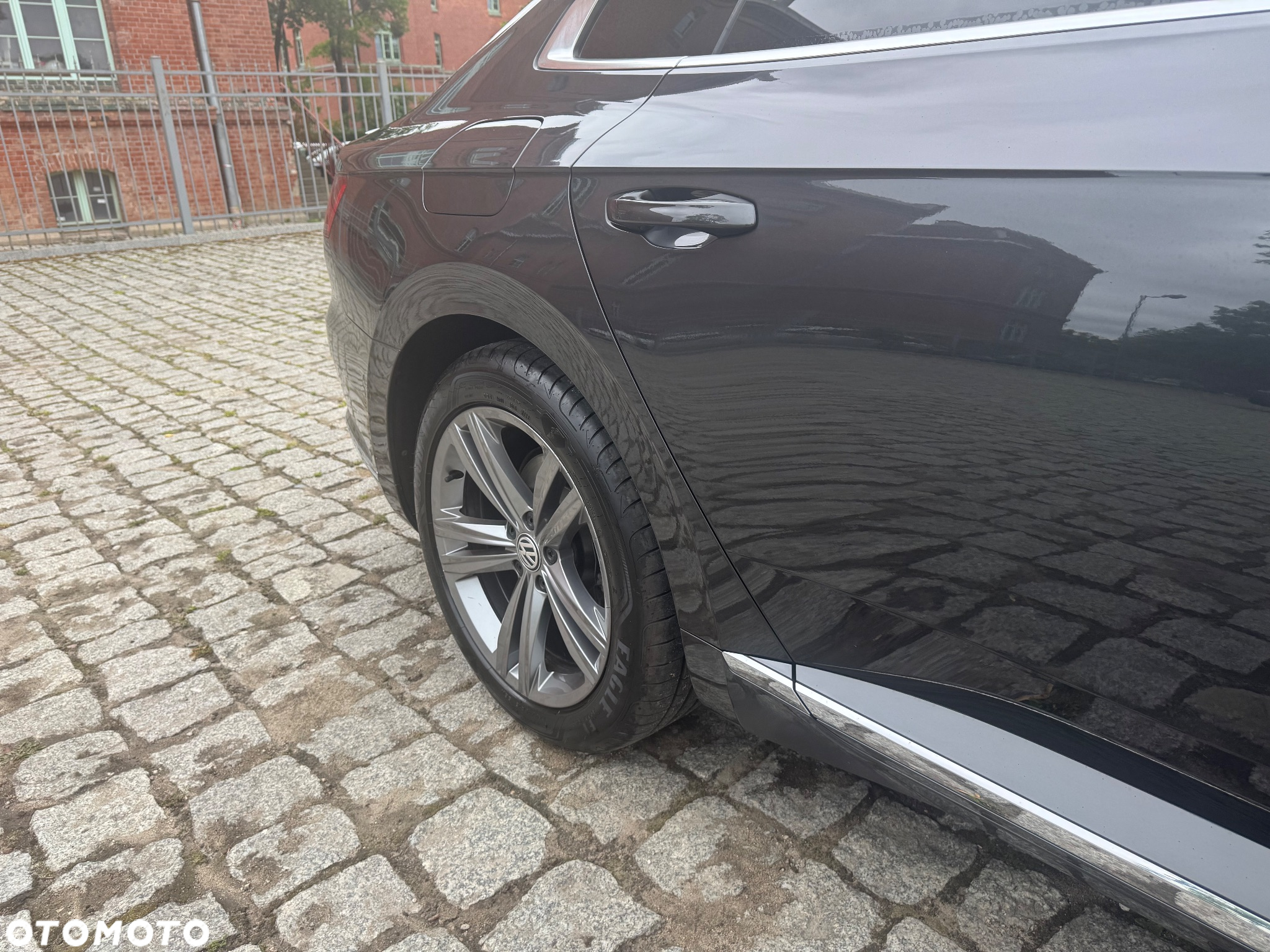 Volkswagen Arteon 2.0 TDI SCR R-Line DSG - 17